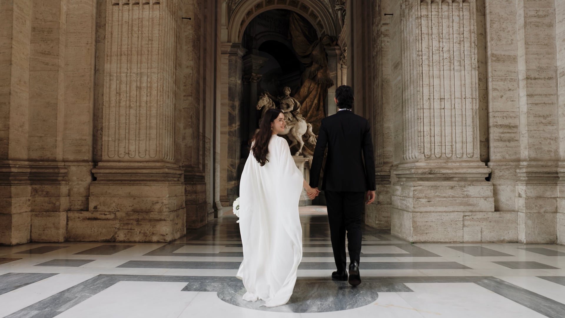Josephine & John w Tenuta Villa York, Rzym, Włochy — kadr z filmu ślubnego